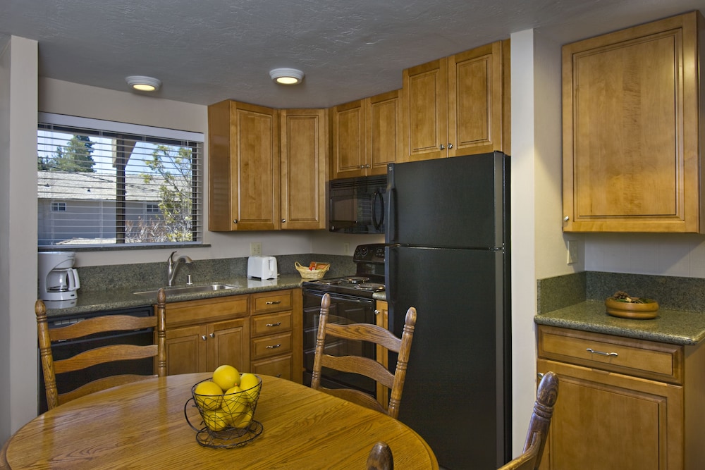 Condo, 1 Bedroom, Lake View - Photo 6