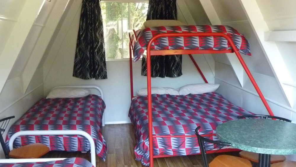 Standard Chalet, 1 Bedroom (Standard Chalets Sleeps4) photo 3