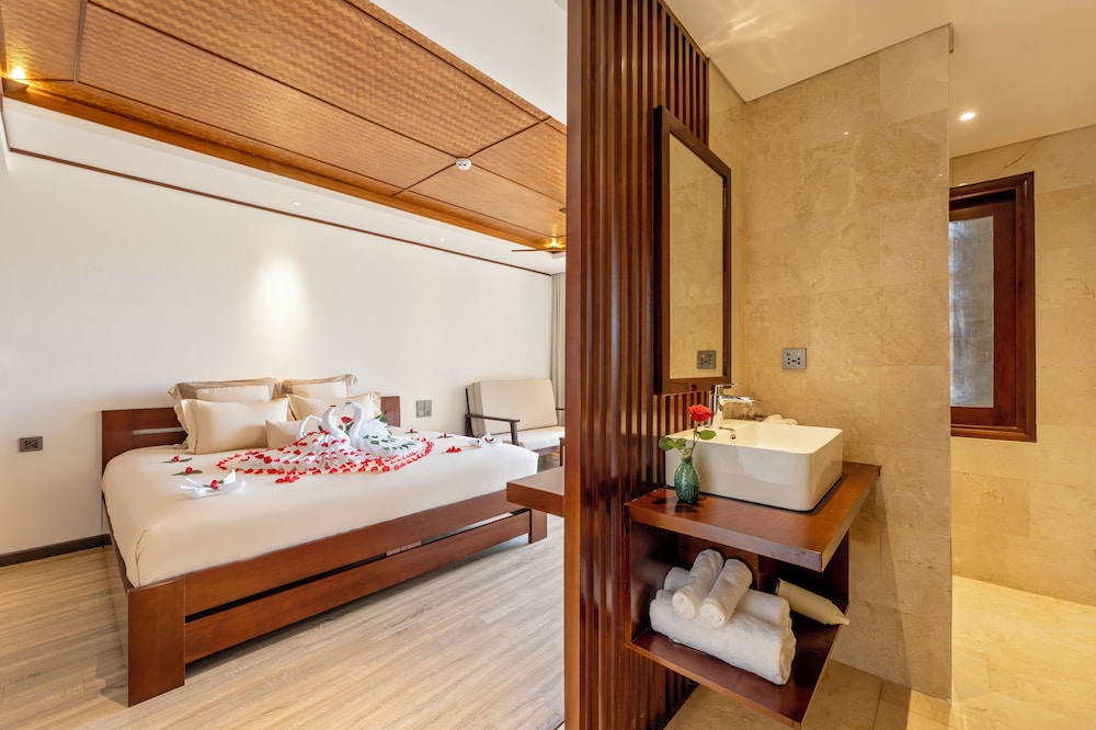 Premier Room, Pool View