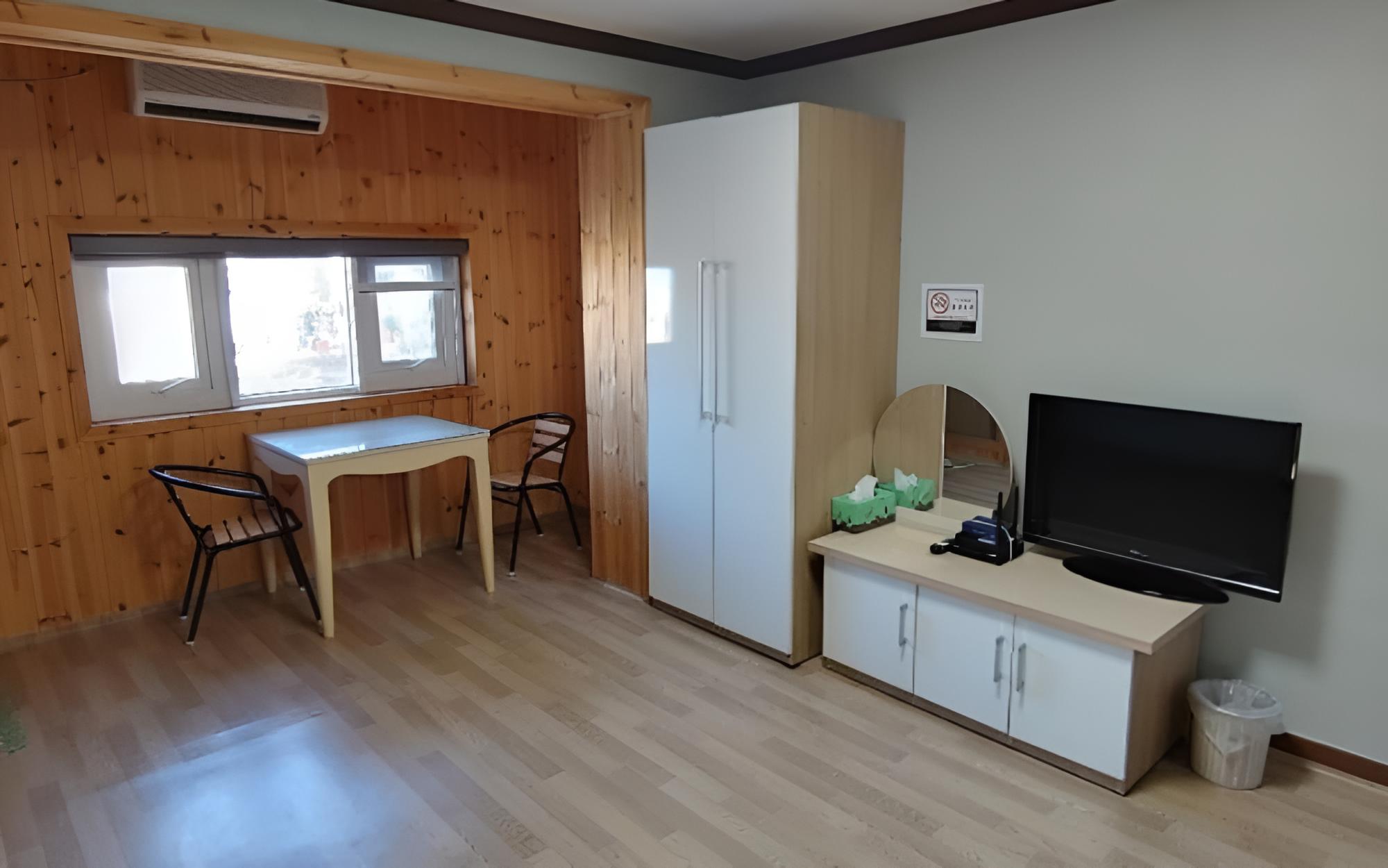 Room (Room 301) - Photo 4
