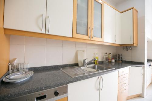 One-Bedroom Suite - Photo 7