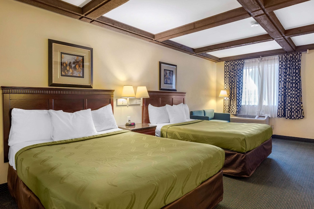 Room, 2 Double Beds - Photo 7