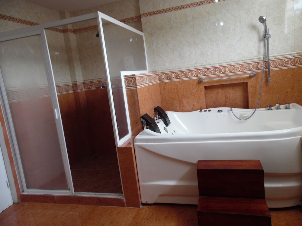 Standard Suite, 2 Queen Beds, Beach View, Sea Facing photo 3