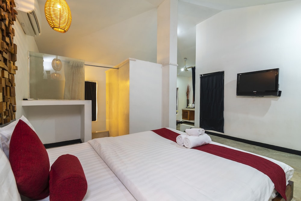 Honeymoon Suite with Balcony