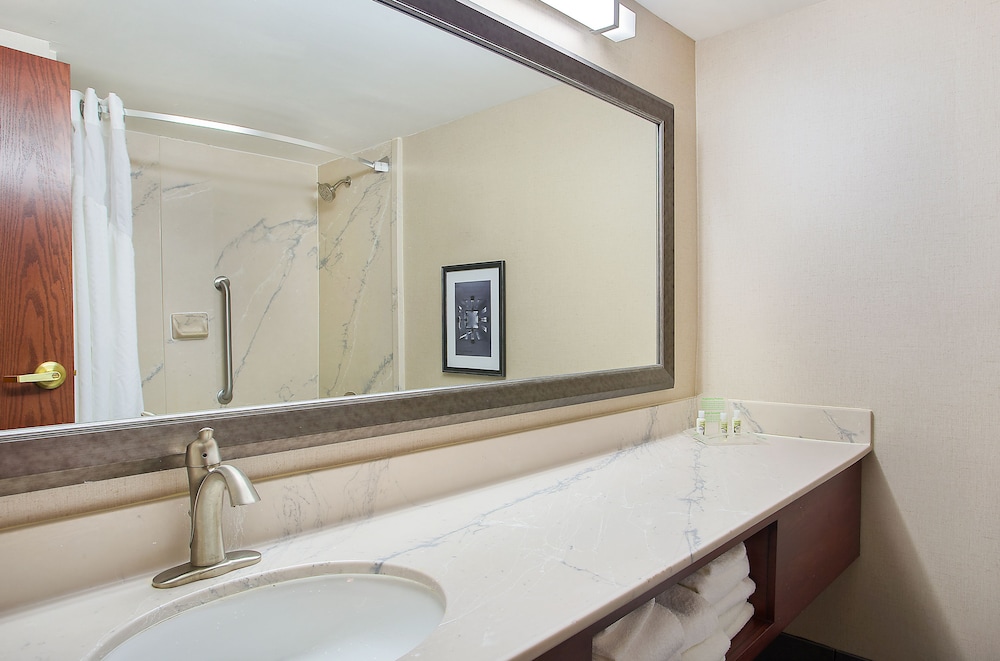 Standard Room, 2 Queen Beds, Accessible (Communications) - Photo 5