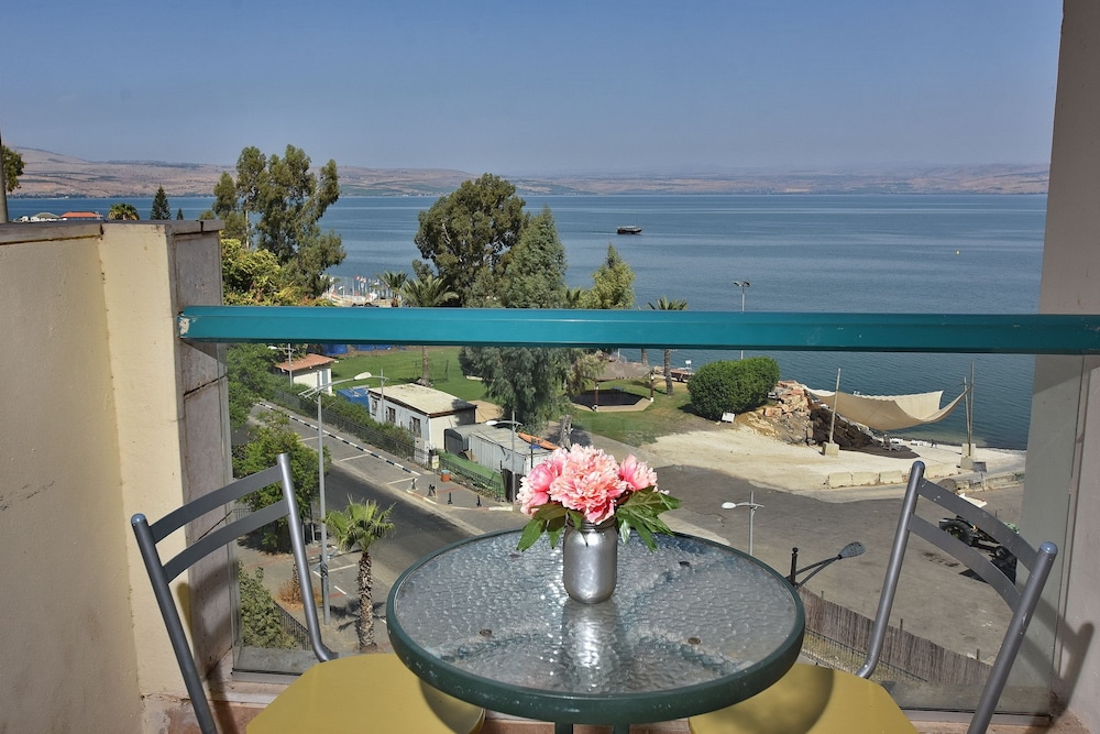 Comfort Apartment, 2 Bedrooms, 2 Bathrooms, Lake View photo 2