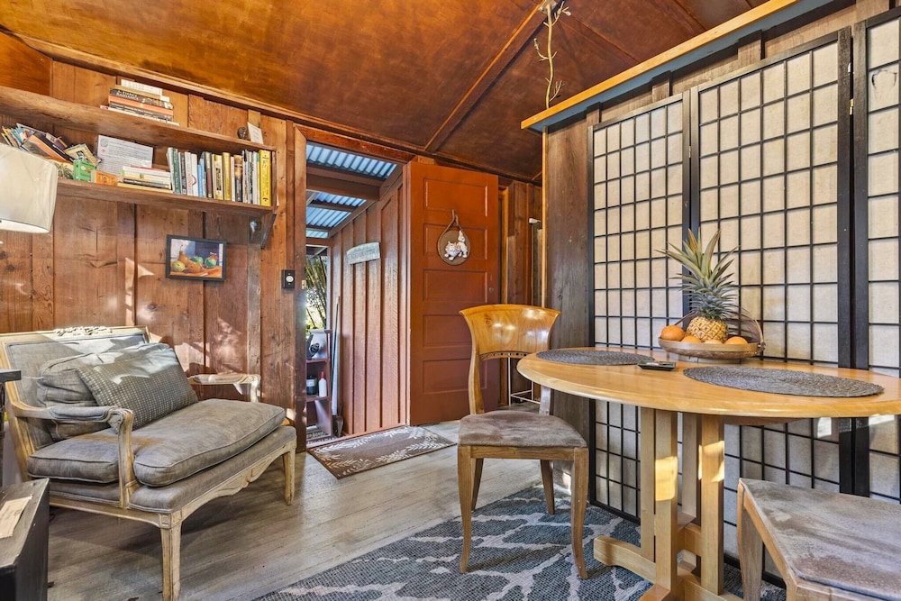 Romantic Cottage, 1 Queen Bed photo 2
