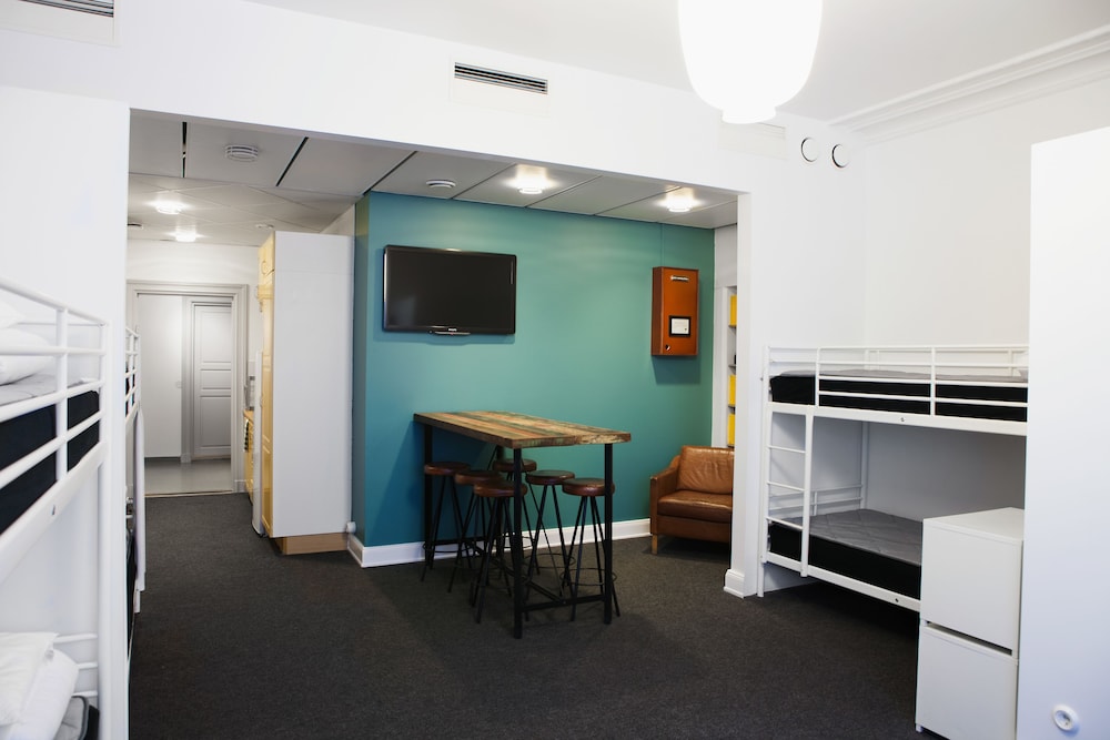 Superior Apartment, Multiple Beds thumbnail 6