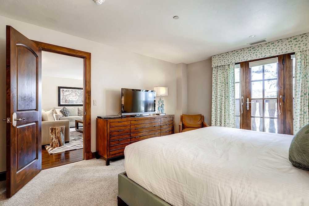 Apartment, Multiple Beds, Mountain View (Three-Bedroom Apartment) photo 3