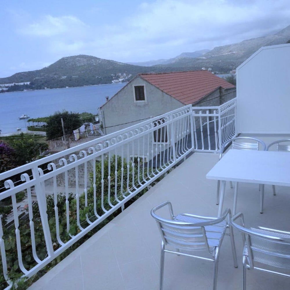 Apartment (Two-Bedroom Apartment with Balcony an) photo 1