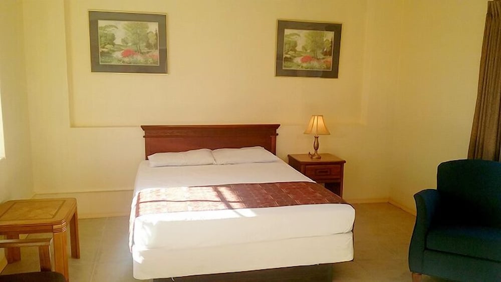 Room, 1 King Bed photo 3