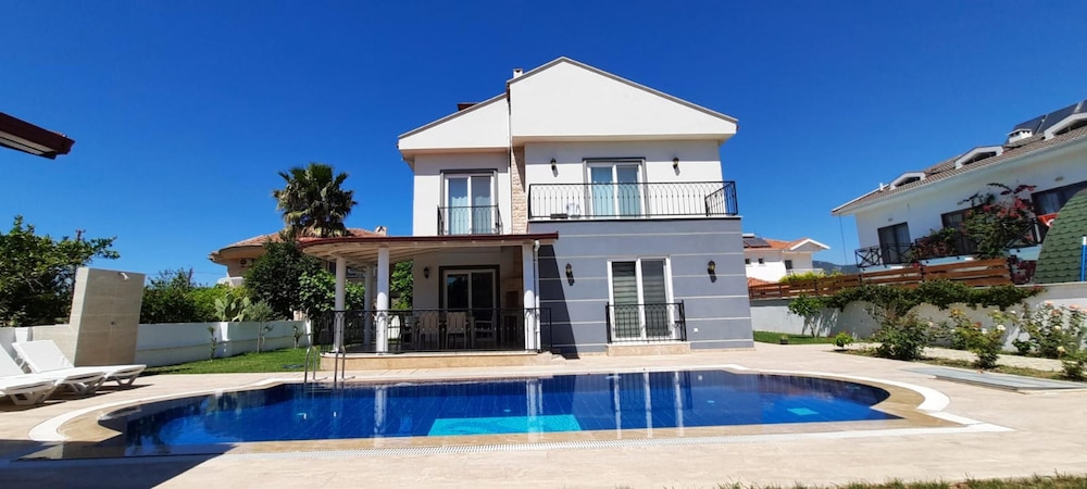 Villa photo 2