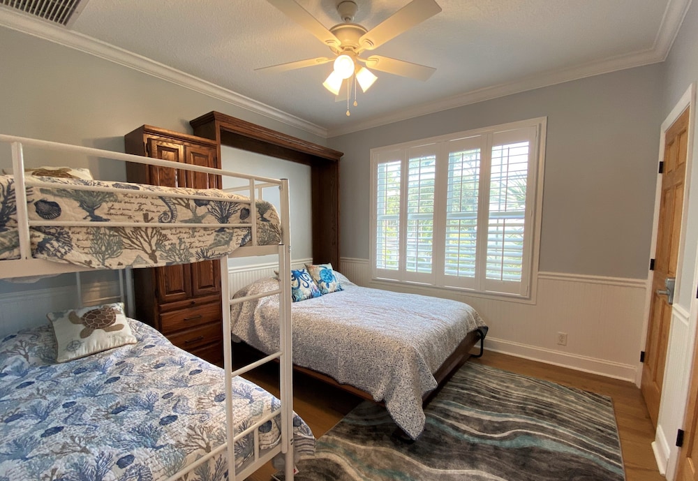 House, 6 Bedrooms photo 1
