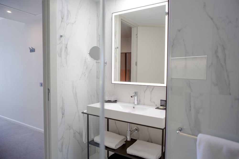 Deluxe Room (Twin) - Photo 14