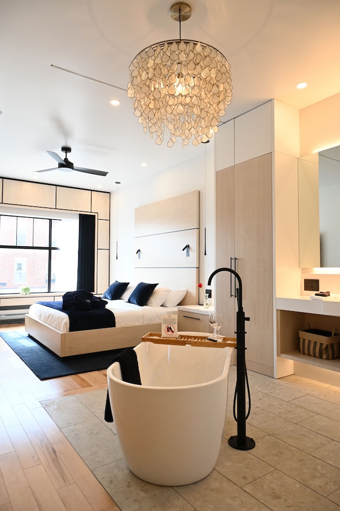 Luxury Room 1