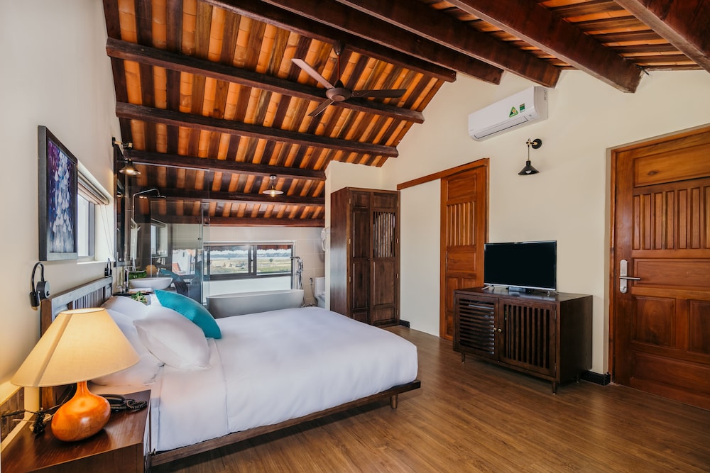 Luxury Suite, River View - Photo 10