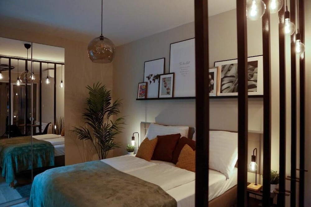 Deluxe Studio, 1 Bedroom - Photo 9