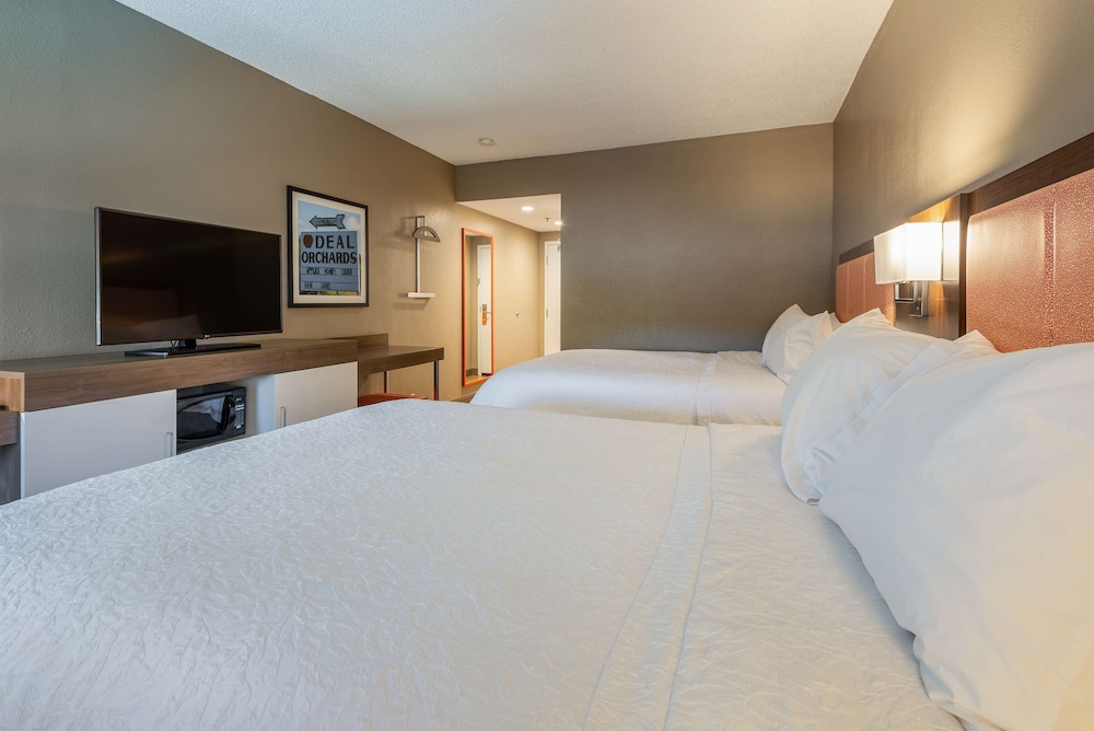 Room, 2 Queen Beds, Accessible, Non Smoking (Mobility & Hearing, Roll-in Shower) - Photo 2