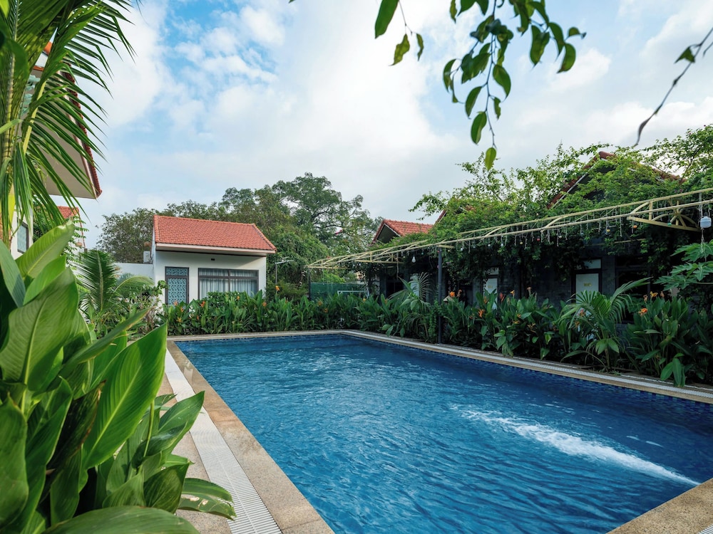 Deluxe Twin Room, Pool View photo 1
