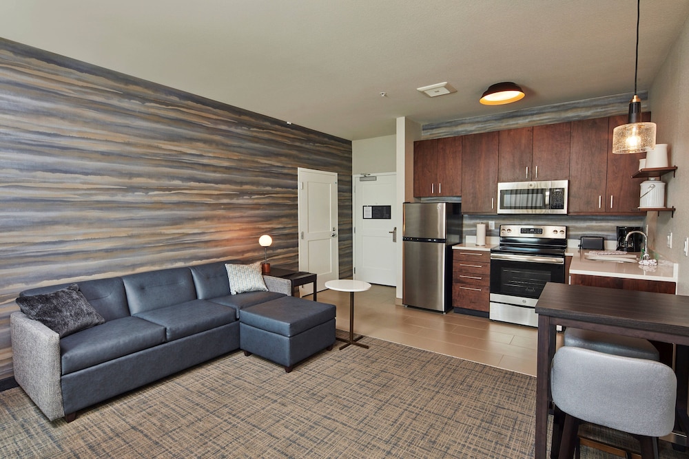 Suite, 1 Bedroom - Photo 7
