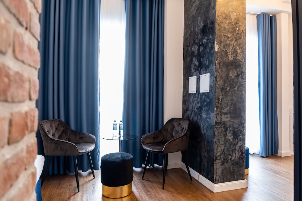 Deluxe Suite, Private Bathroom, City View photo 3