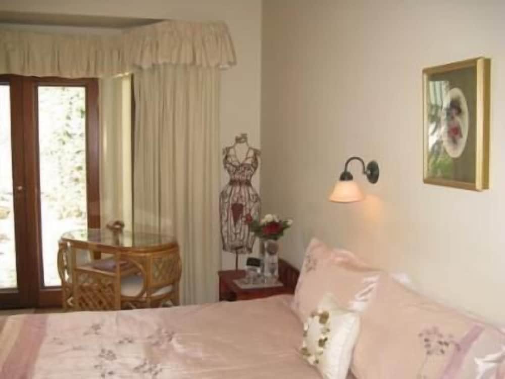 Lavender Room (with Ensuite) photo 2