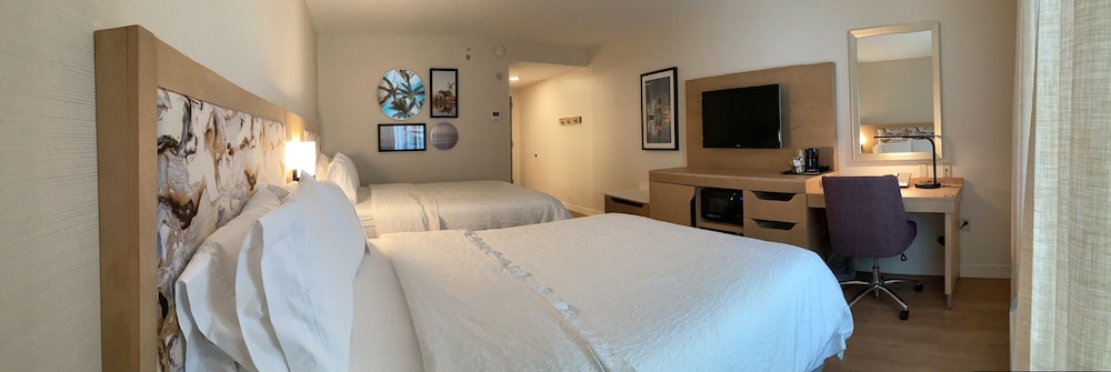Room, 2 Queen Beds - Photo 6