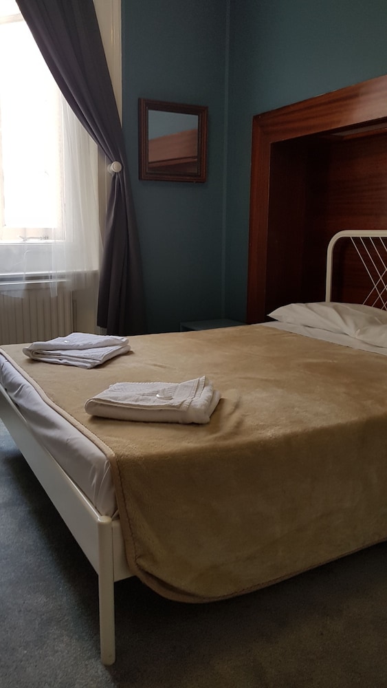 Double Room (2nd floor front) photo 1