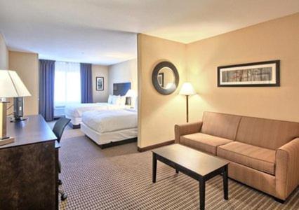 Queen Suite with Two Queen Beds - Non-Smoking - Photo 3