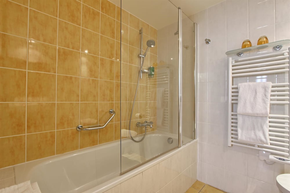Superior Room, 1 King Bed, Non Smoking - Photo 10