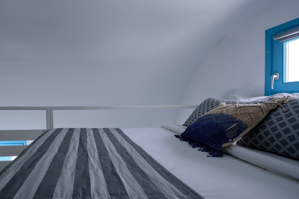 Comfort Suite with Caldera View - Photo 5