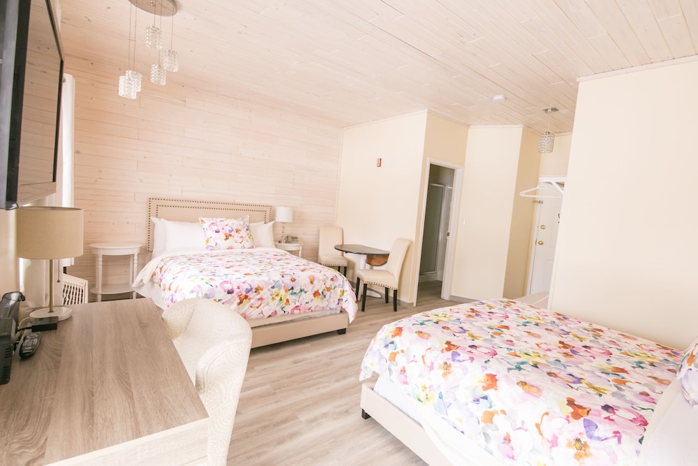 Superior Room, 2 Queen Beds, Patio photo 2