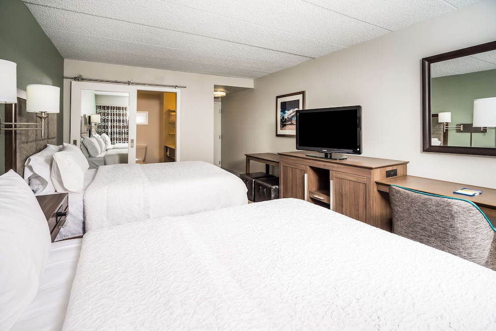 Room, 2 Queen Beds, Accessible, Bathtub (Mobility & Hearing) - Photo 2