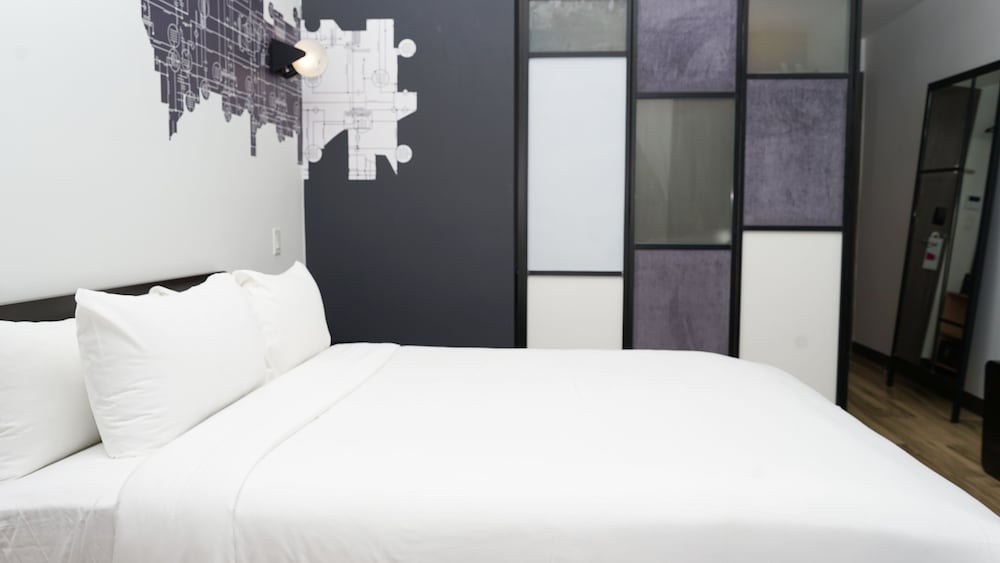 Room, 1 King Bed photo 3