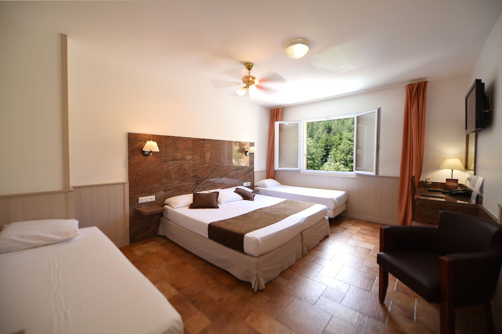 Quadruple Room - Photo 1