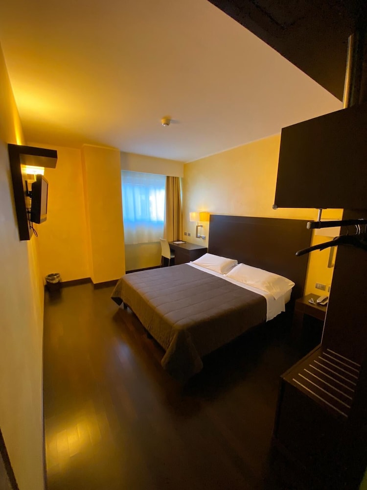 Economy Double or Twin Room, Ground Floor - Photo 1