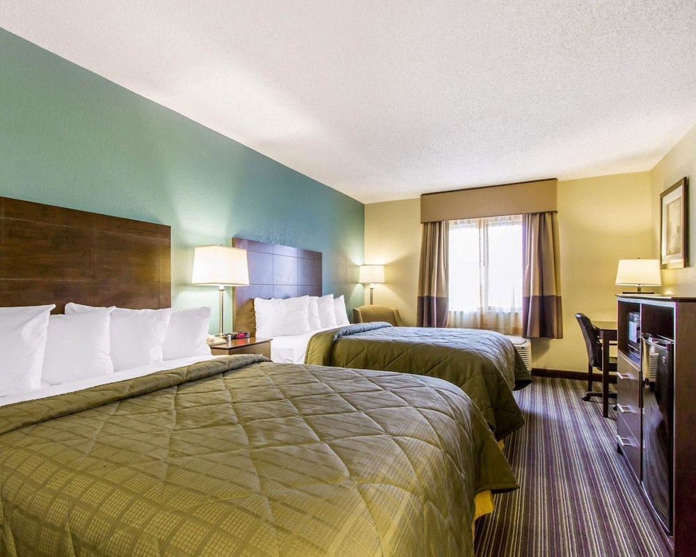 Standard Room, 2 Queen Beds, Non Smoking - Photo 4