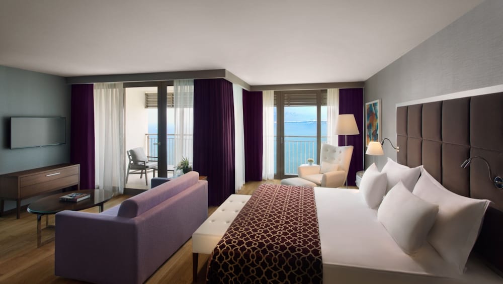 Mediterranean Suite with Living Room thumbnail 6