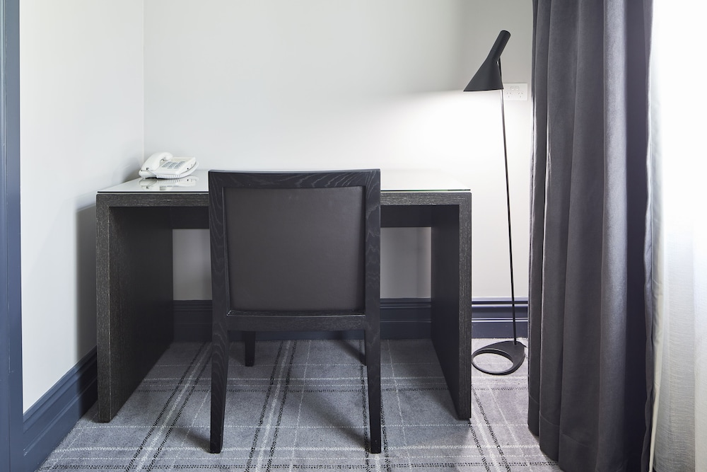 Belmore One Bedroom Suite photo 3