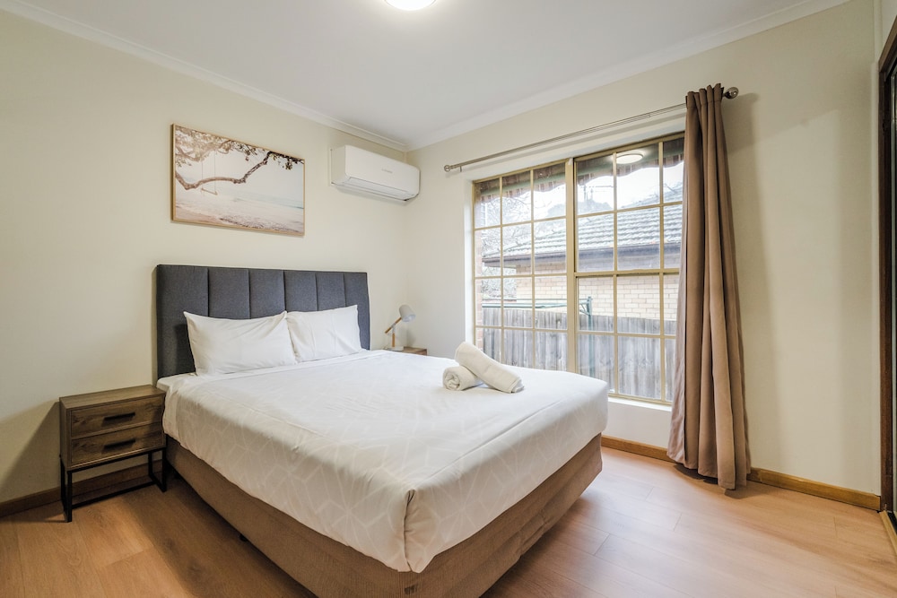 Two Bedroom Apartment with Garden photo 2