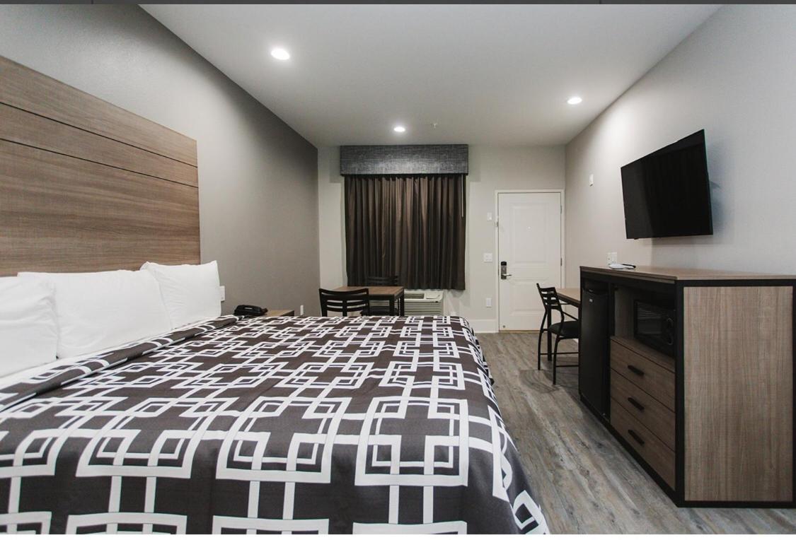 Deluxe King Room photo 2
