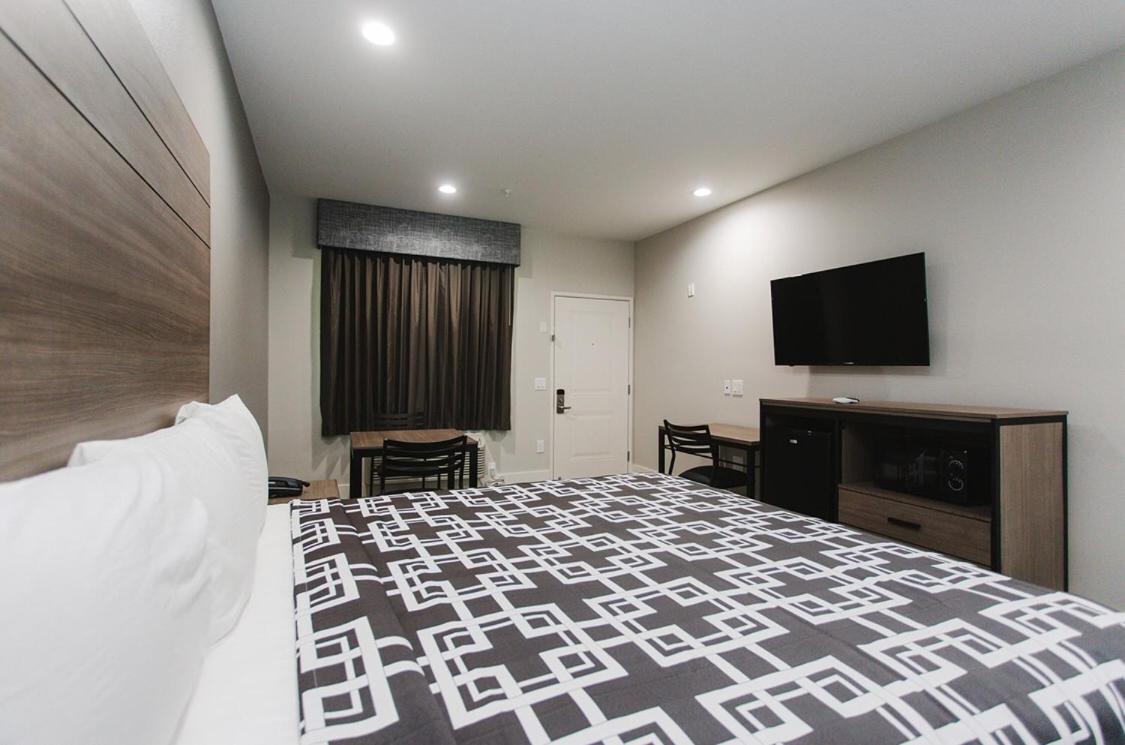 Deluxe King Room photo 3