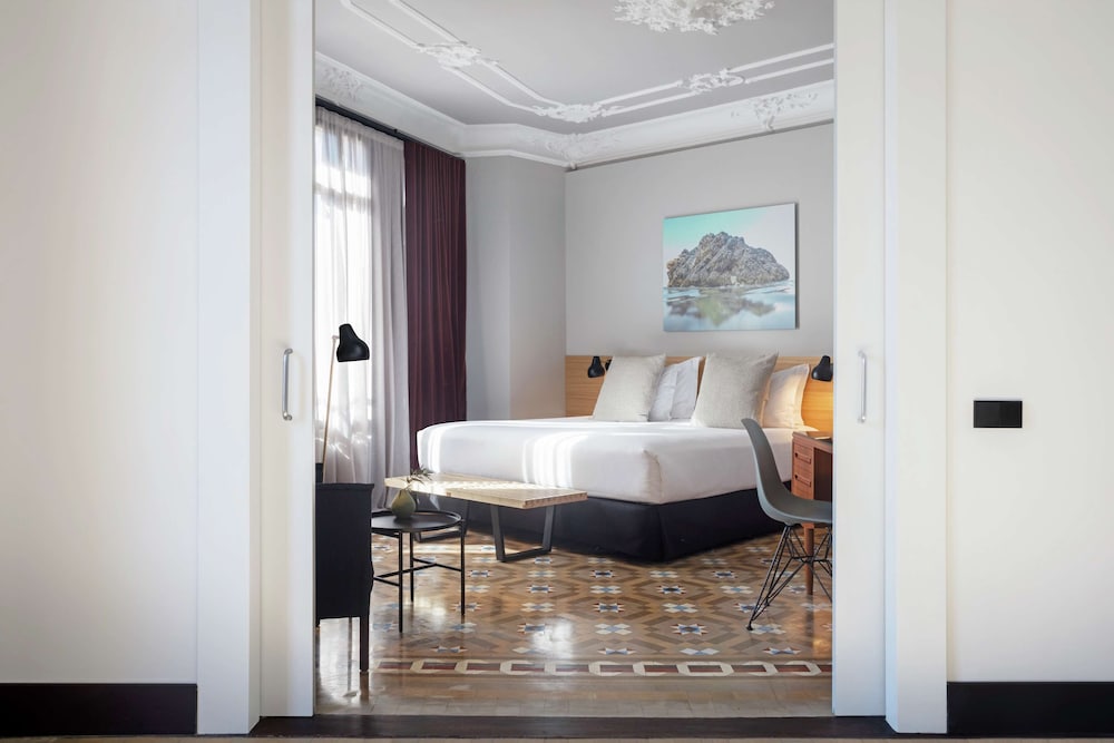 Suite (Modernist Suite)