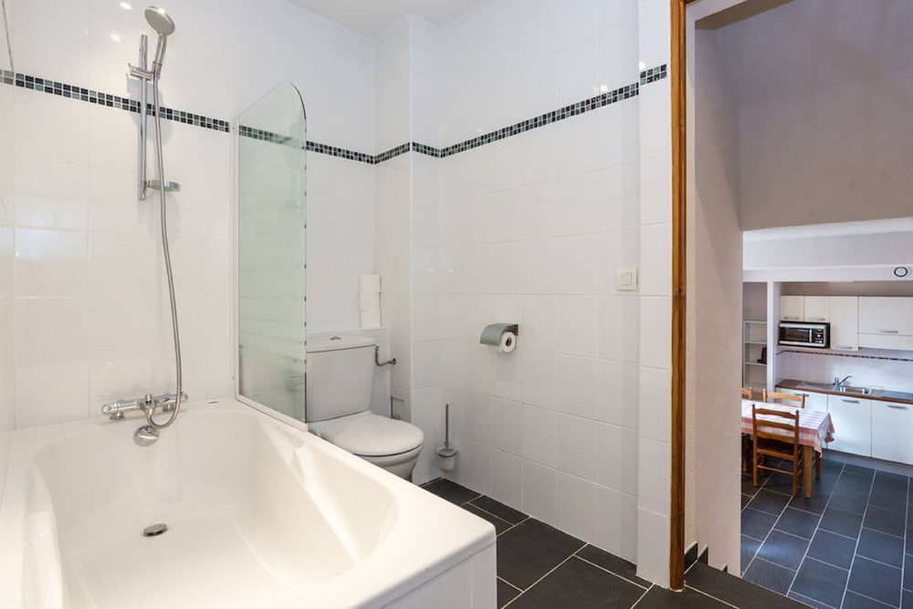 Basic Apartment, Ensuite (Vue sur Village - AW 106) photo 3