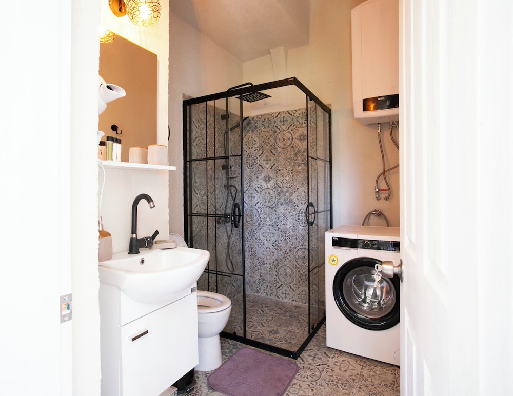 House - Photo 6