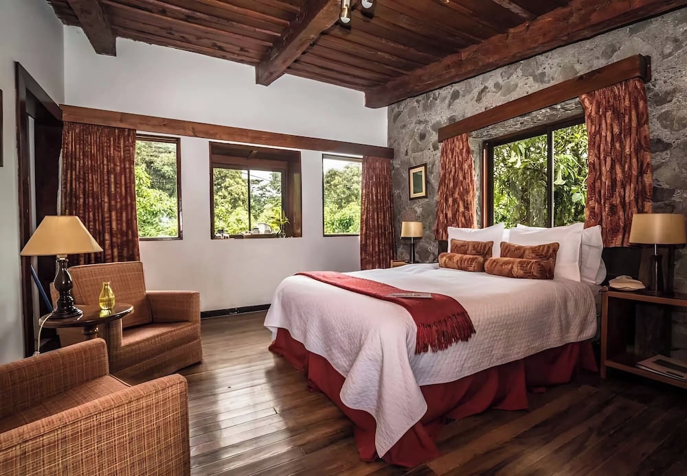 Standard Room, 1 Queen Bed, Bathtub, Garden View photo 2