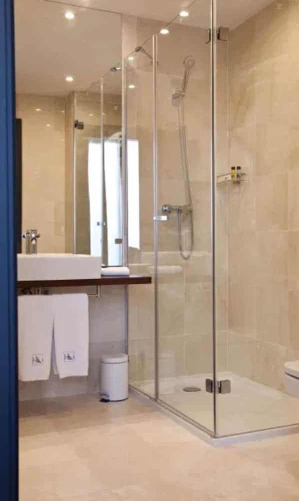 Superior Triple Room, Balcony photo 2