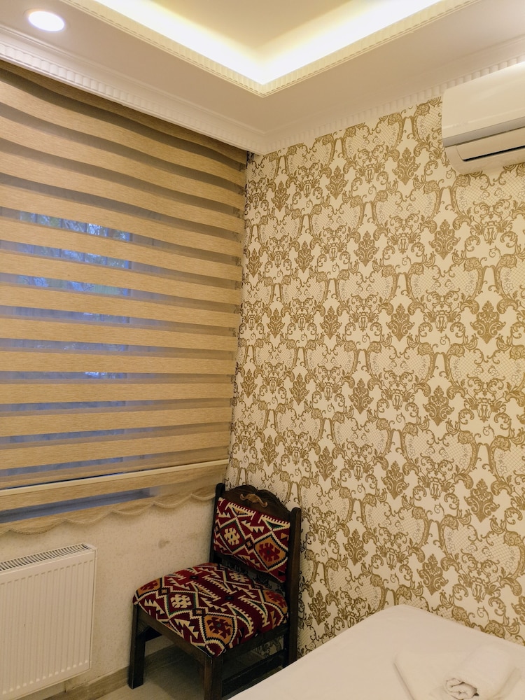 Classic Room, 1 Queen Bed photo 2