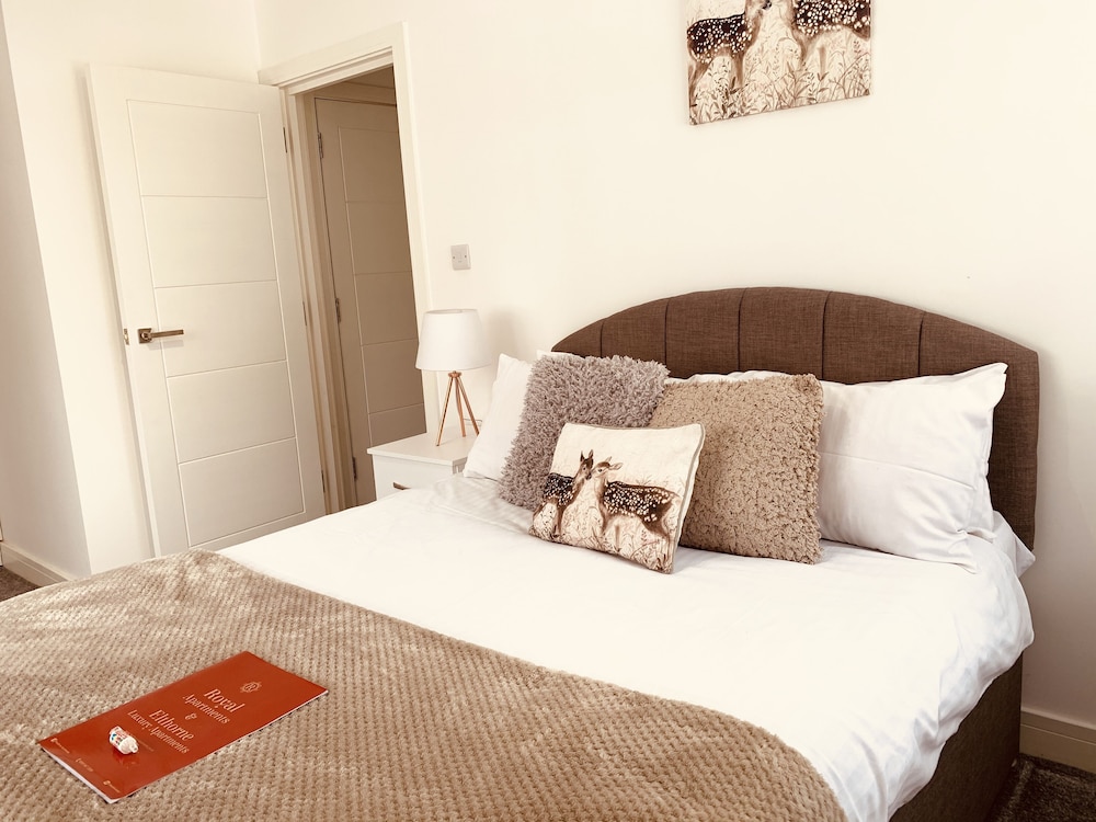Classic Apartment, 2 Bedrooms, Ground Floor photo 1