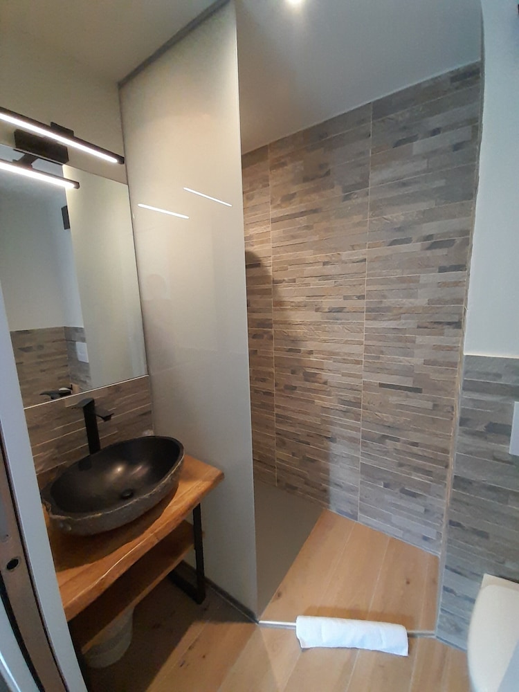 Basic Room photo 2